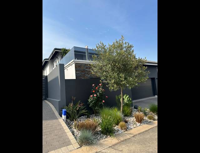 4 BEDROOM CLUSTER FOR SALE IN OLIVEDALE